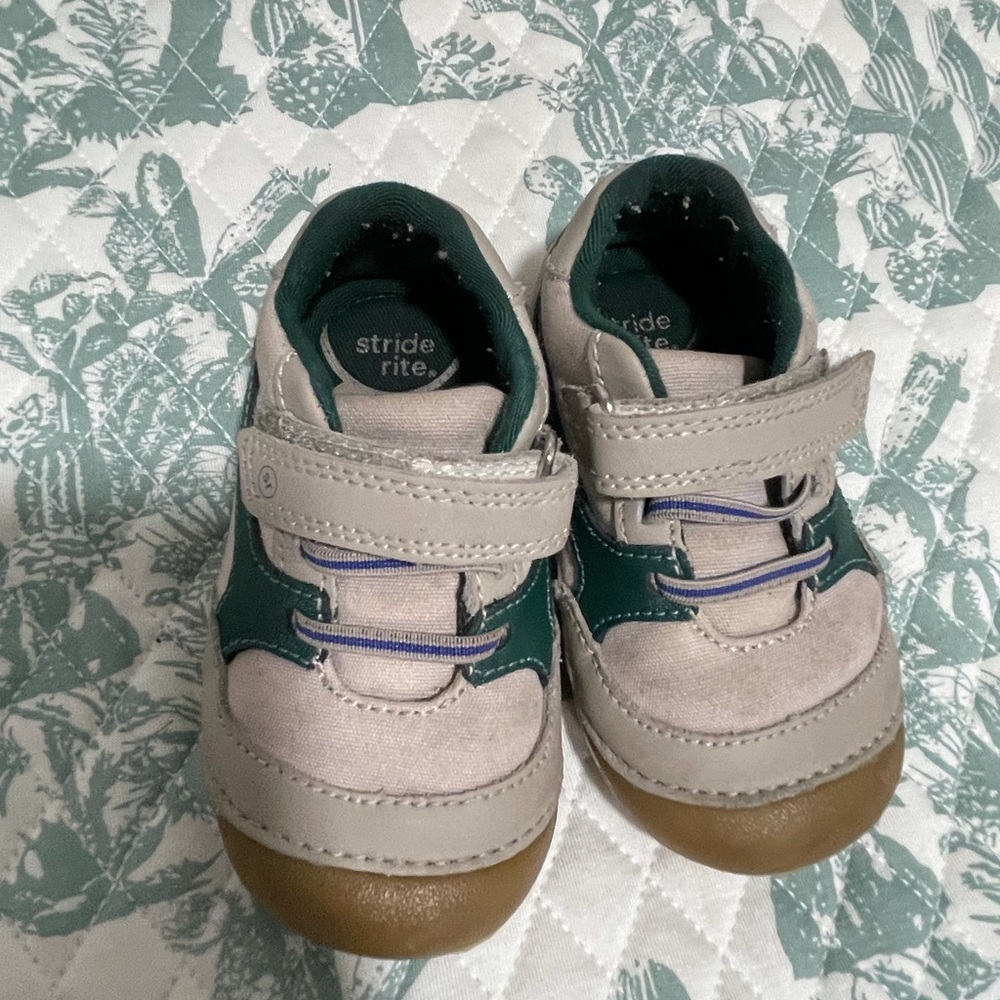 Stride Rite “kylin” toddler 6